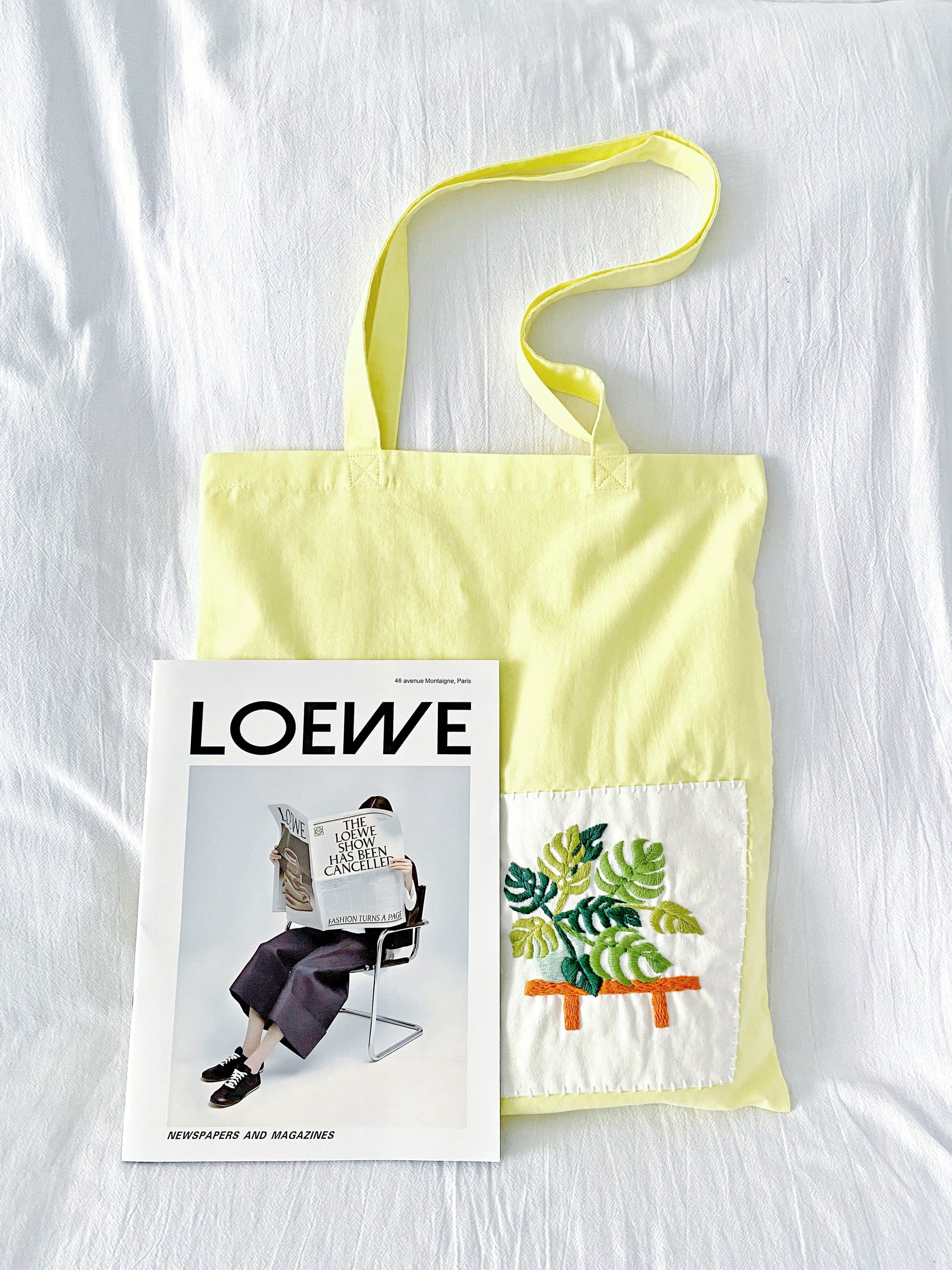 Yellow tote bag for carrying materials for art lovers