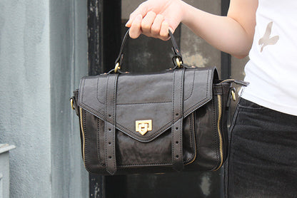 Trendy Leather Shoulder Bag with Timeless Appeal