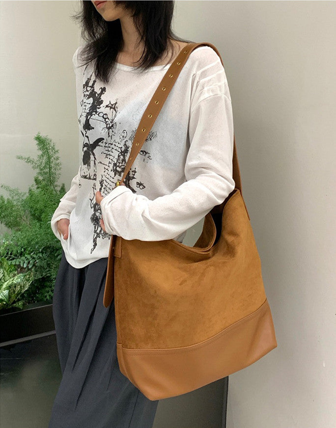 Everyday shoulder carry for casual travel