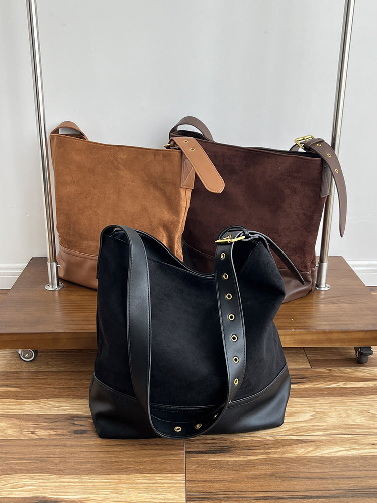 Open space carry bag for daily essentials