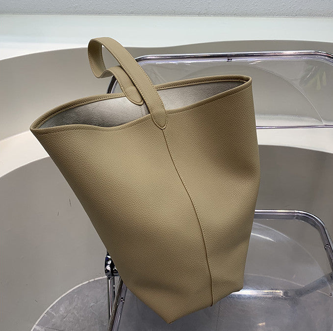 Minimalist bucket handbag for everyday shopping