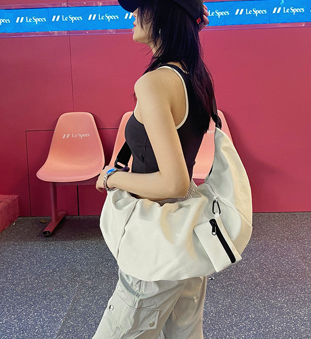 Crescent shaped crossbody bag for daily use