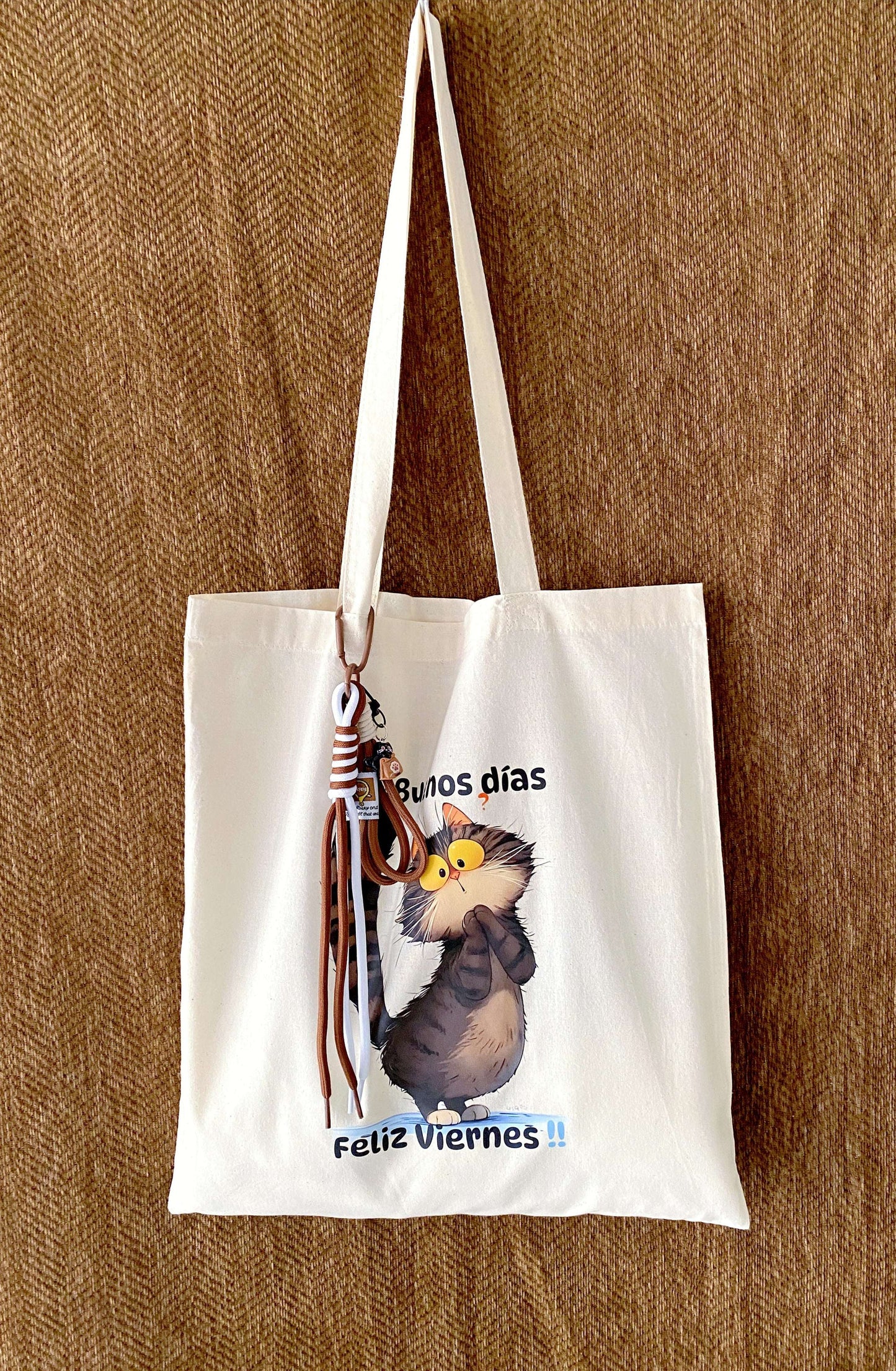 roomy yet lightweight tote bag for bookstore visits and afternoon strolls