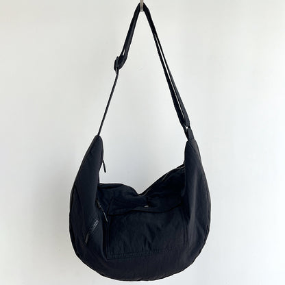 Casual shoulder bag for carrying everyday items