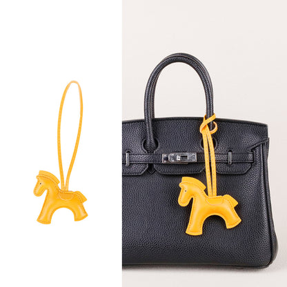 Cute equestrian-style hanging decoration for cars
