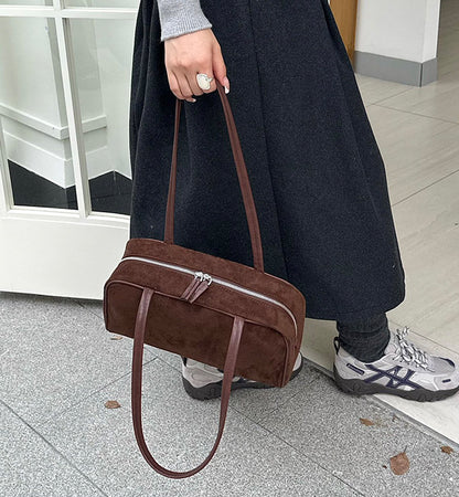 Lightweight bag design for daily essentials