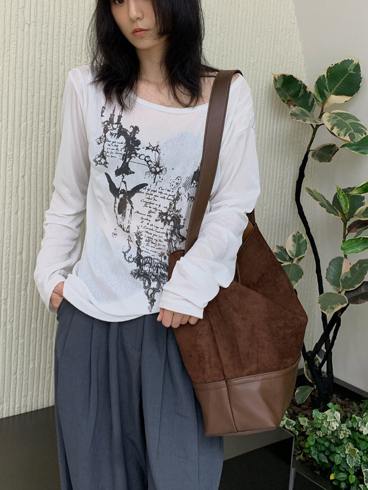 Roomy carryall for books and everyday belongings