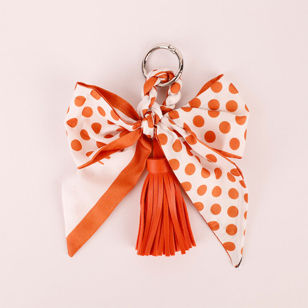 Decorative bow pendant for a daily tote