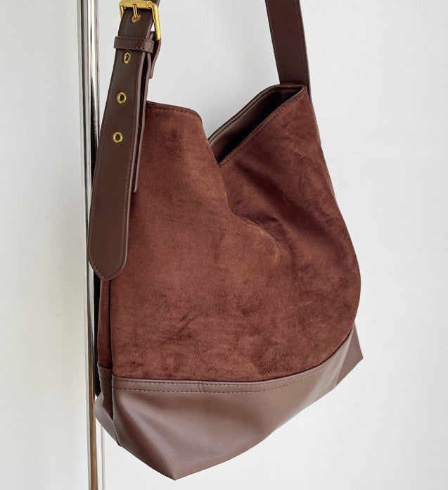 Practical shoulder carry for shopping days