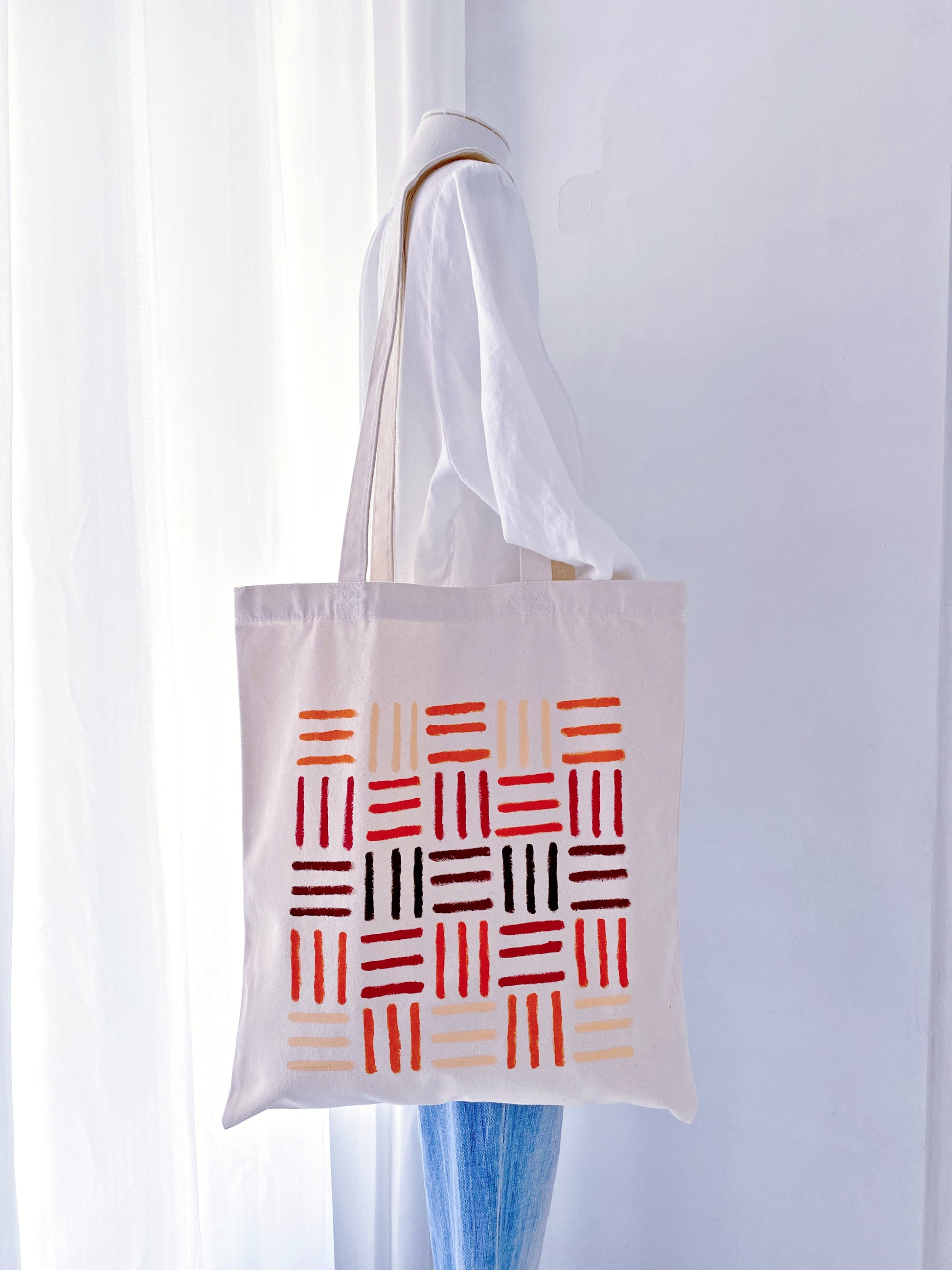 minimalist canvas tote with relaxed everyday look