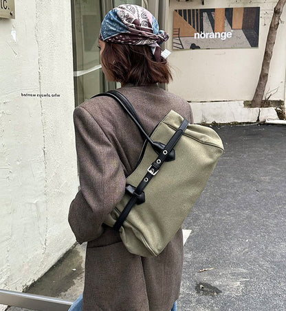 A contemporary carryall for shopping and casual errands