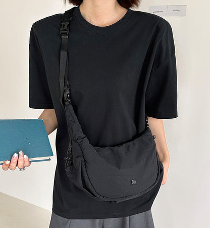 Lightweight crescent shoulder bag for daily shopping trips