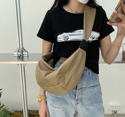 Lightweight crescent crossbody bag for everyday casual outings
