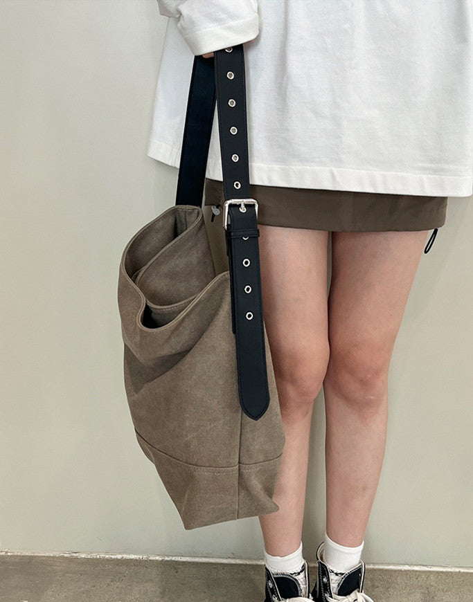 Casual canvas bag worn over the shoulder for city walks