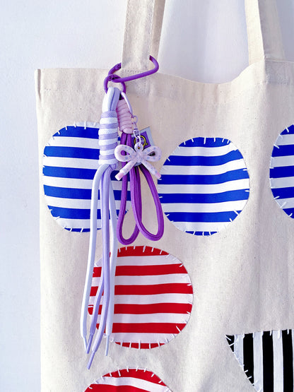 worn-in looking tote that feels comfortable from the first use