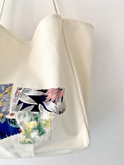 Relaxed carry bag suitable for work, errands, or short trips