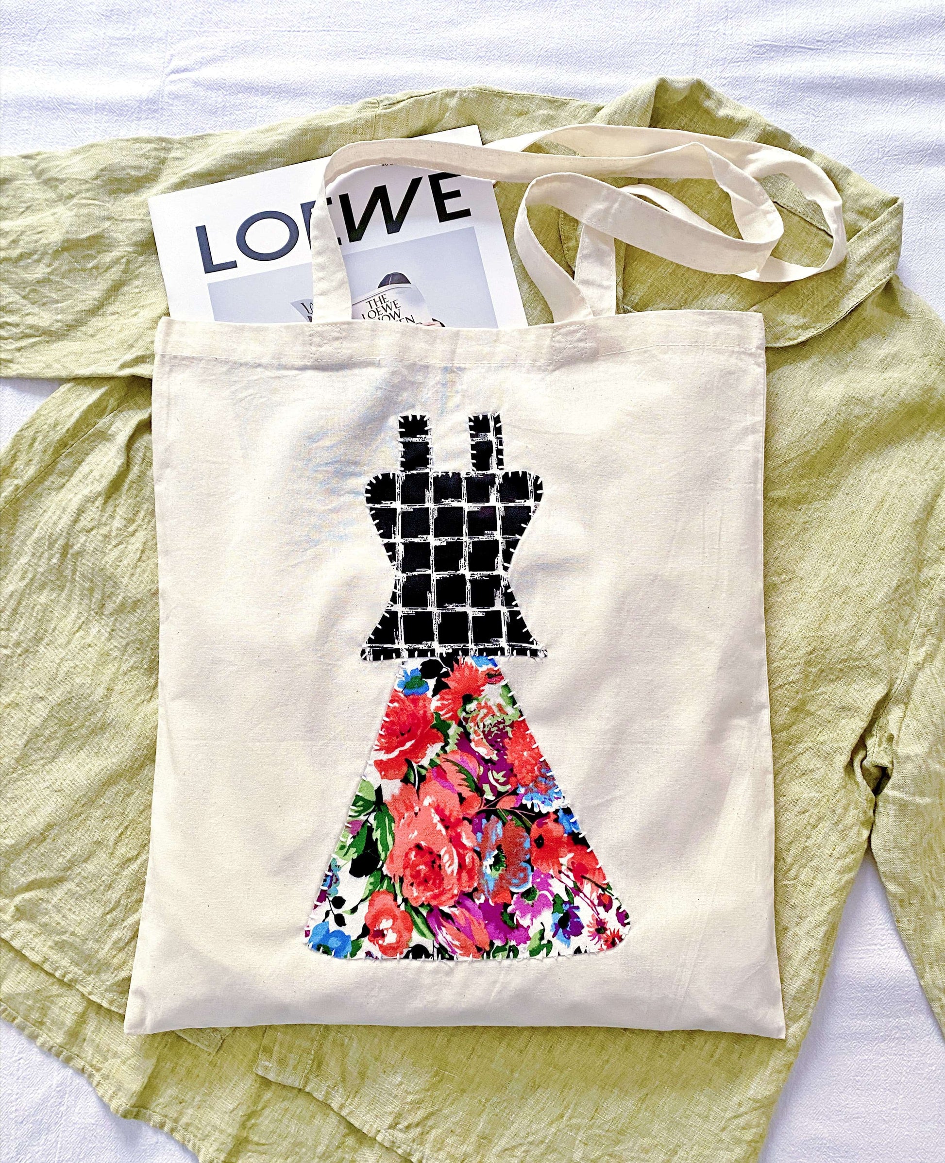 Tactile texture of artisanal patchwork on a soft foldable tote