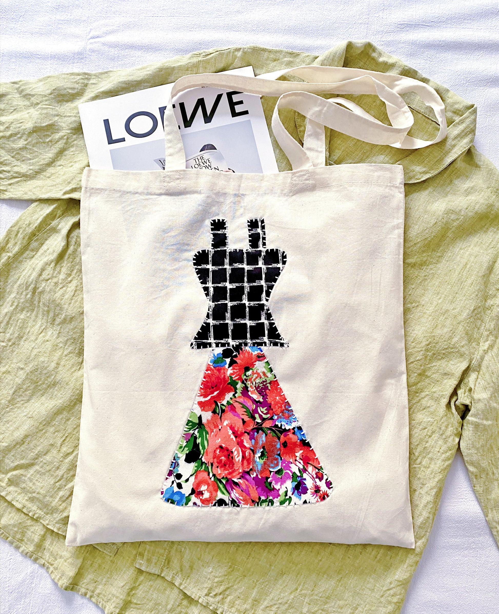 Tactile texture of artisanal patchwork on a soft foldable tote