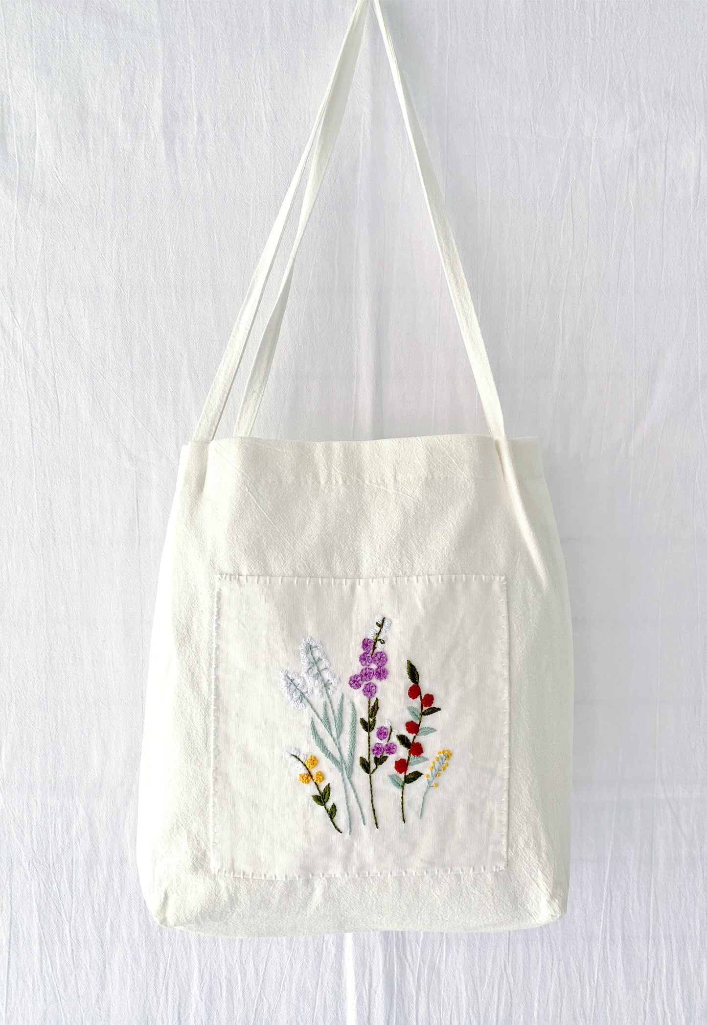 eco-friendly-embroidered-tote-bag-for-everyday-minimalist-style