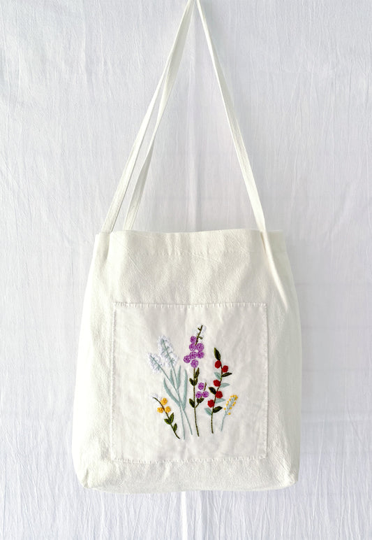 eco-friendly-embroidered-tote-bag-for-everyday-minimalist-style