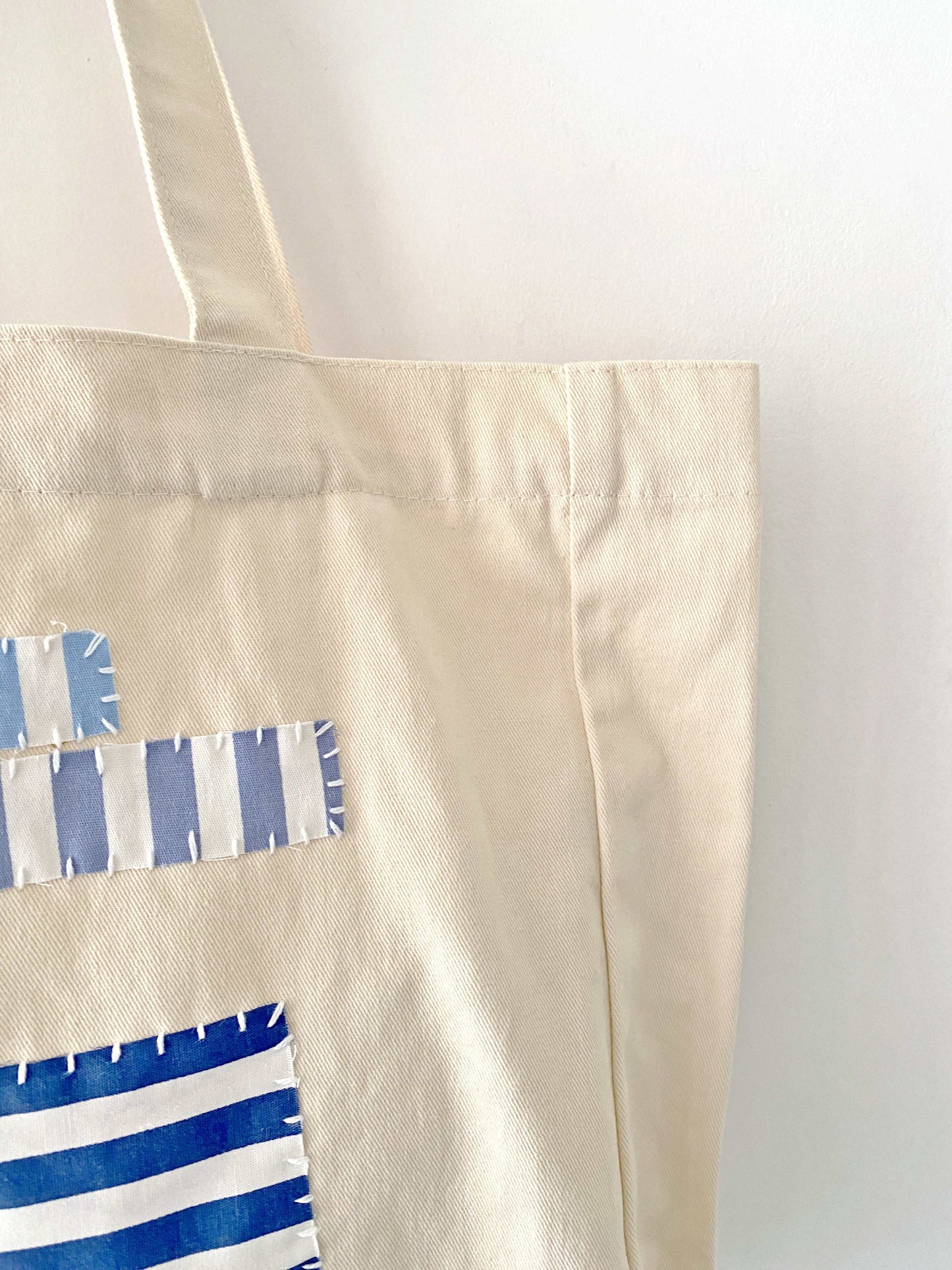 travel-friendly canvas bag for day trips and weekend getaways