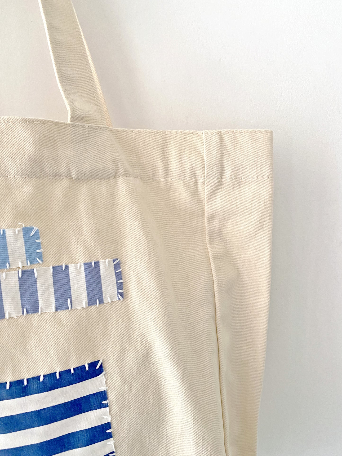 travel-friendly canvas bag for day trips and weekend getaways