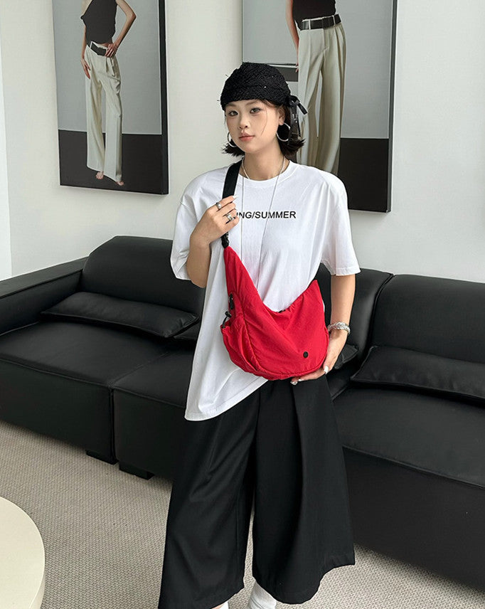 Lightweight women's shoulder bag for weekend getaways
