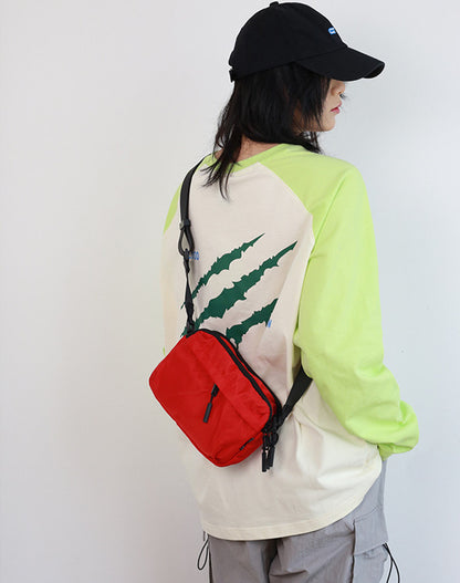 Minimalist shoulder bag for carrying daily necessities on the go