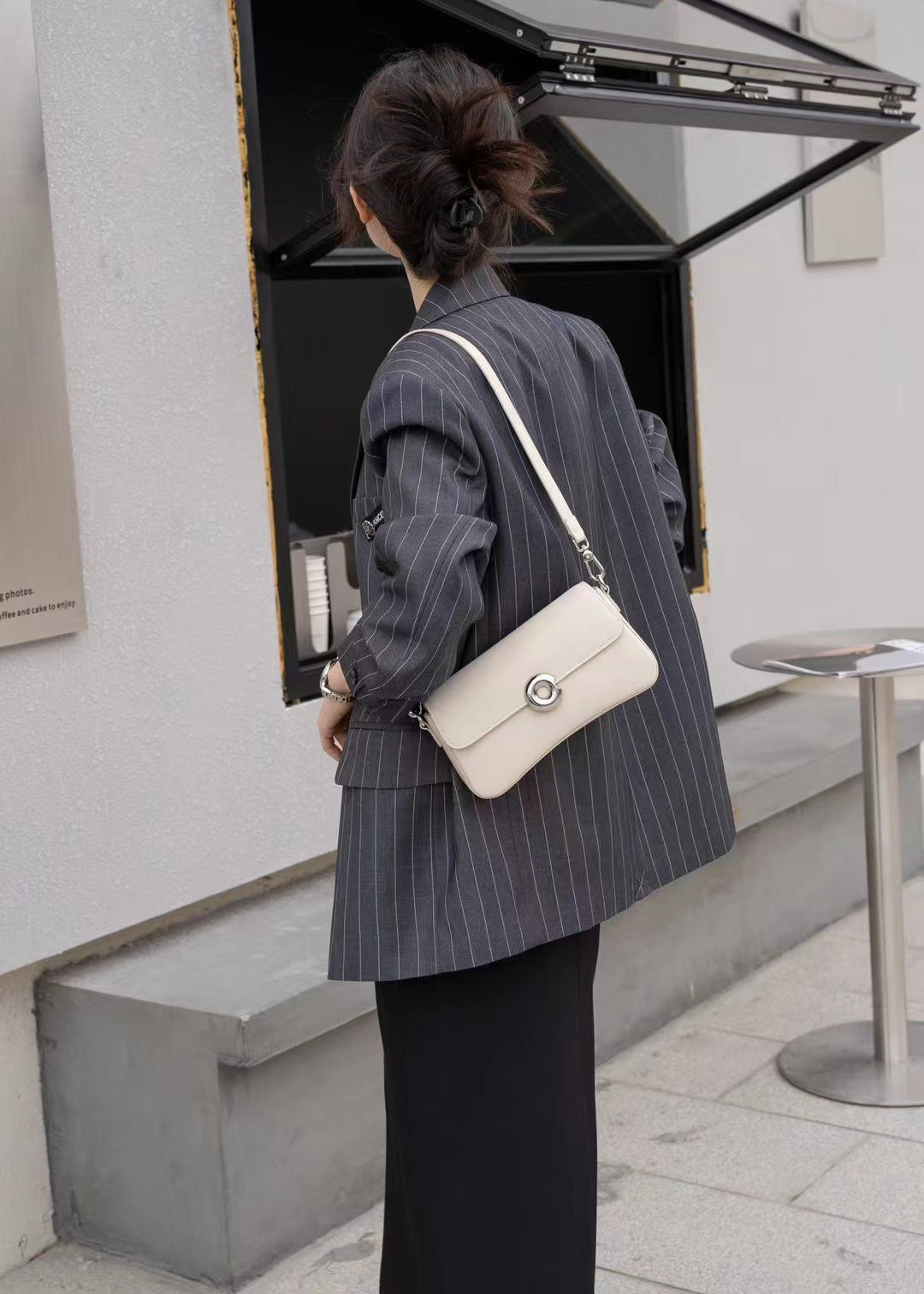 Ladies Leather Crossbody Handbag with Secure Zipper Closure