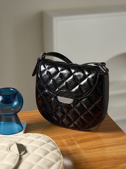 Chic Women's Diamond Grid Pattern Leather Messenger Bag with Adjustable Shoulder Strap