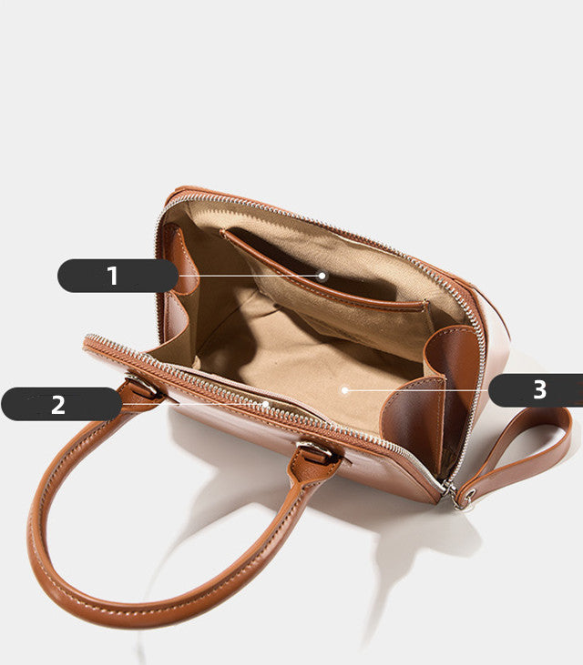 Customizable Shoulder Bag for Fashion-forward Individuals