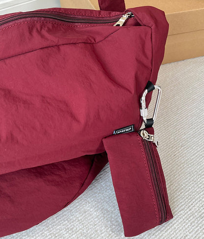 Lightweight shoulder bag for relaxed outdoor days
