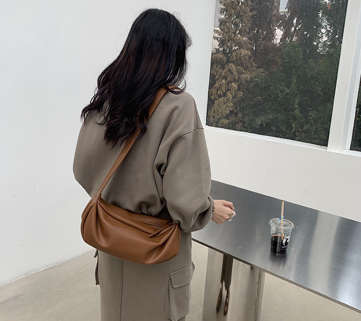Minimalist wide strap purse for casual work outfits and weekend outings