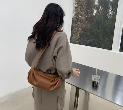 Minimalist wide strap purse for casual work outfits and weekend outings