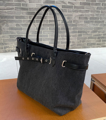 Minimal women’s tote bag for simple lifestyle outfits