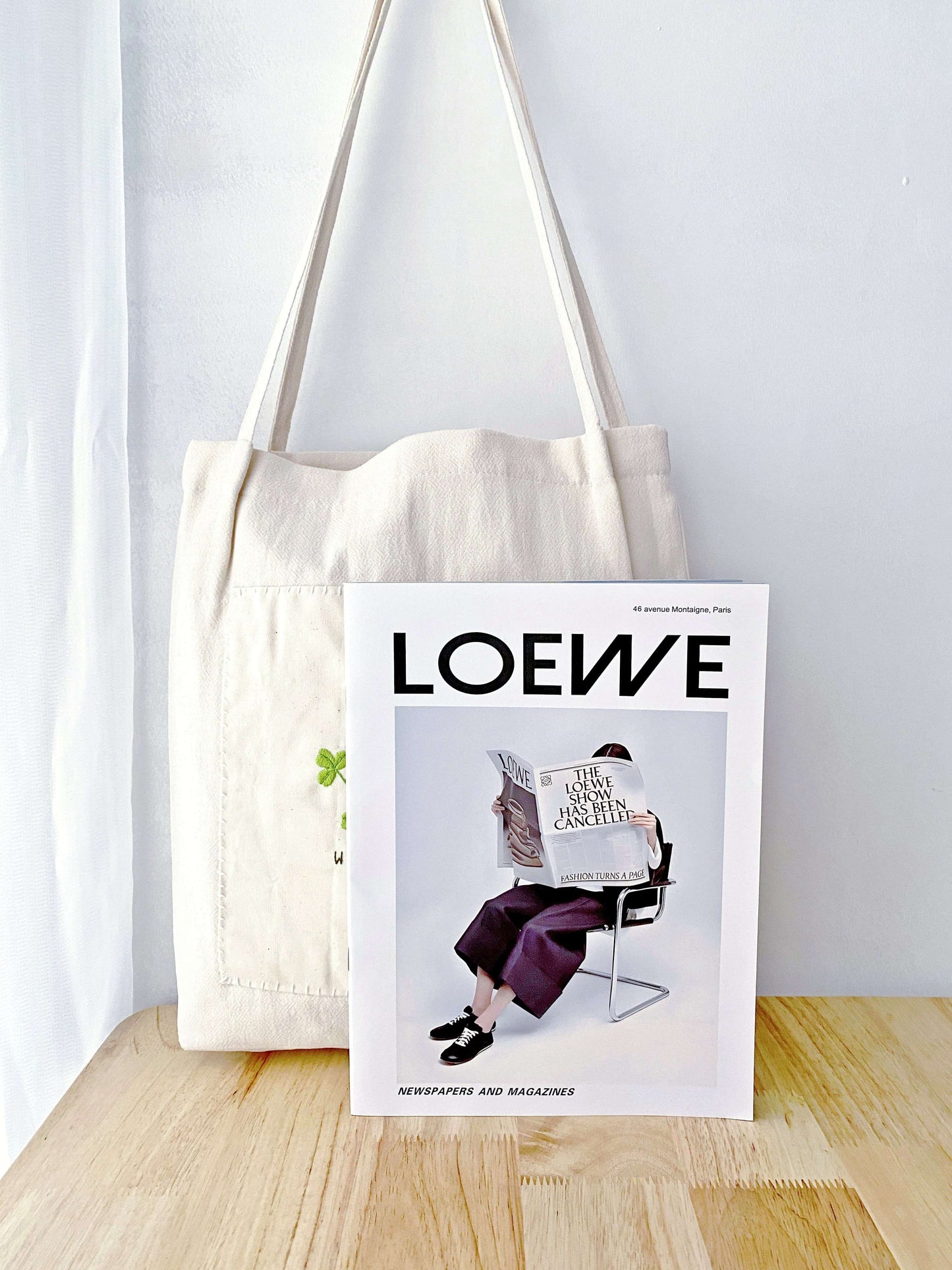 Hand-embroidered cotton-linen tote with nature-inspired floral design – a great gift for your loved ones.