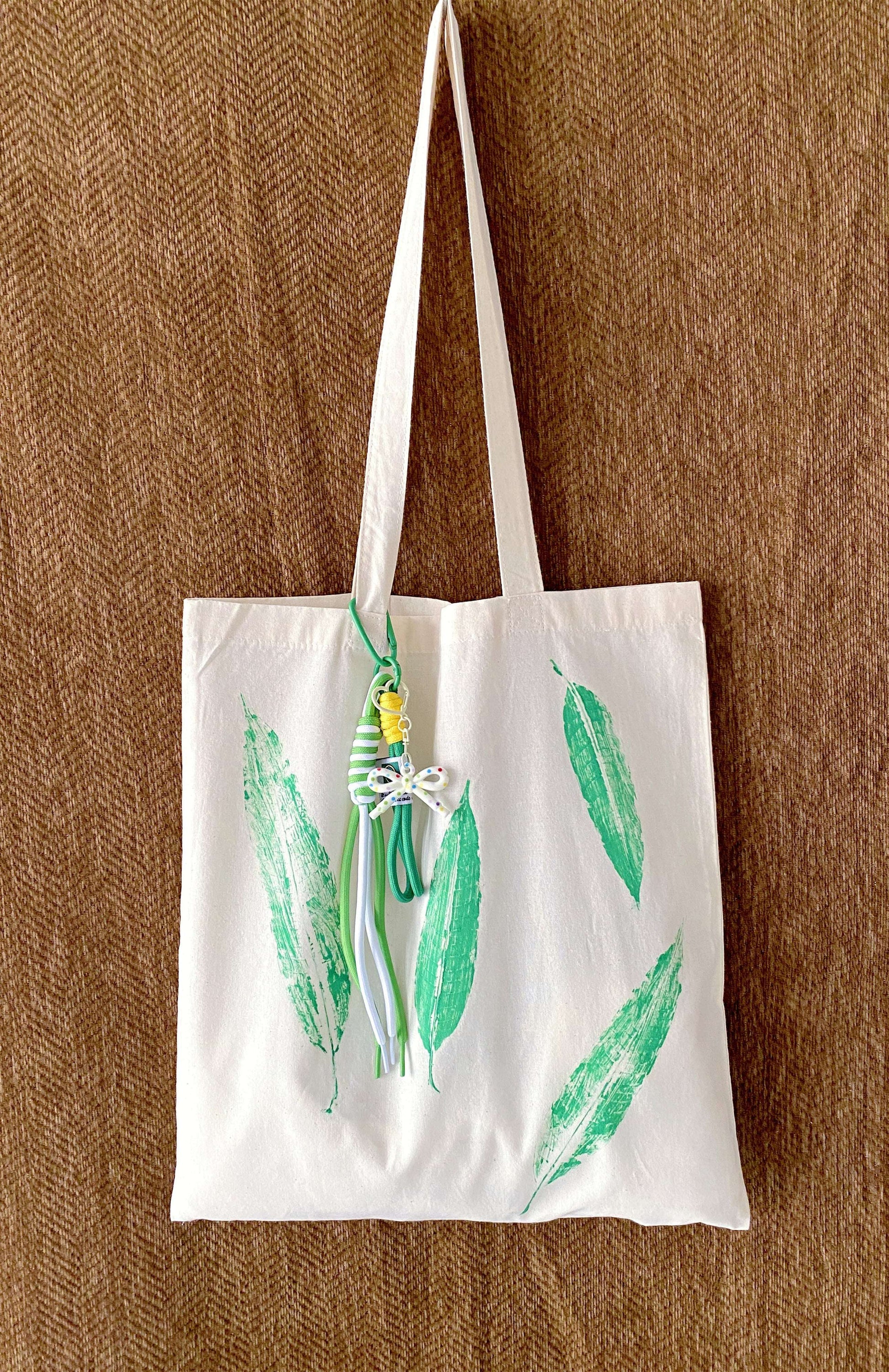 soft minimal tote bag that fits into a calm and uncluttered wardrobe