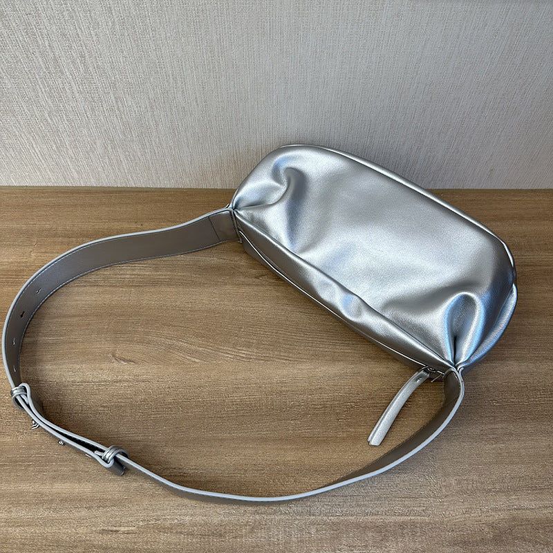 Neutral everyday shoulder bag for autumn and winter wardrobe styling