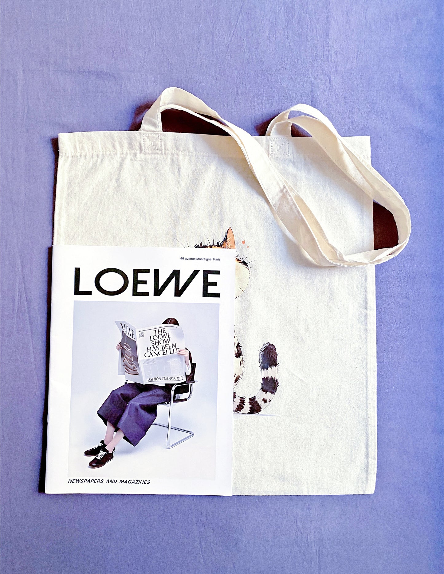 Vintage-vibe hand-printed kitty tote, adding an artistic touch to casual daily outfits.