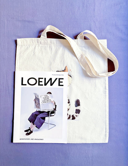 Vintage-vibe hand-printed kitty tote, adding an artistic touch to casual daily outfits.