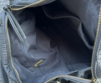 Large bag for weekend wandering and errands