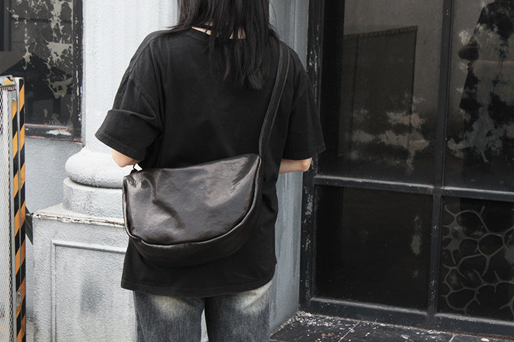 Chic Single Shoulder Bag with Soft Leather Construction and Timeless Design
