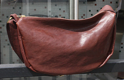 Minimalist Retro Leather Shoulder Bag for Everyday Elegance