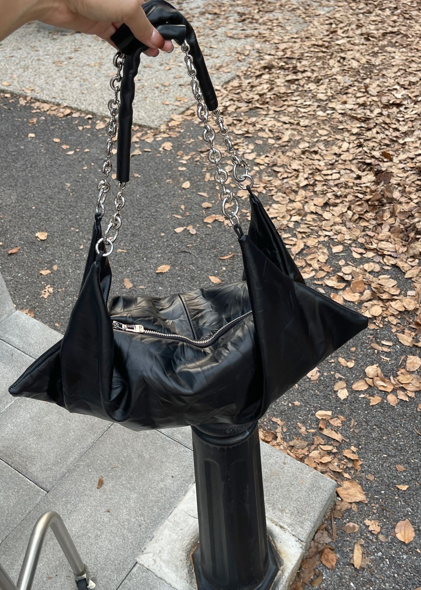 Classic Leather Tote Bag with Unique Design Woyaza