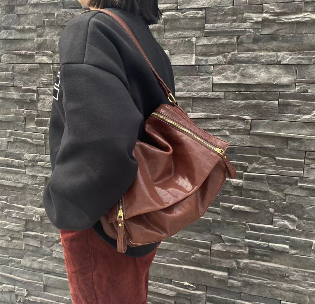 Chic Leather Satchel with Unique Zipper Closure Design