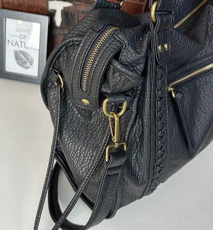 Roomy shoulder tote for unhurried days