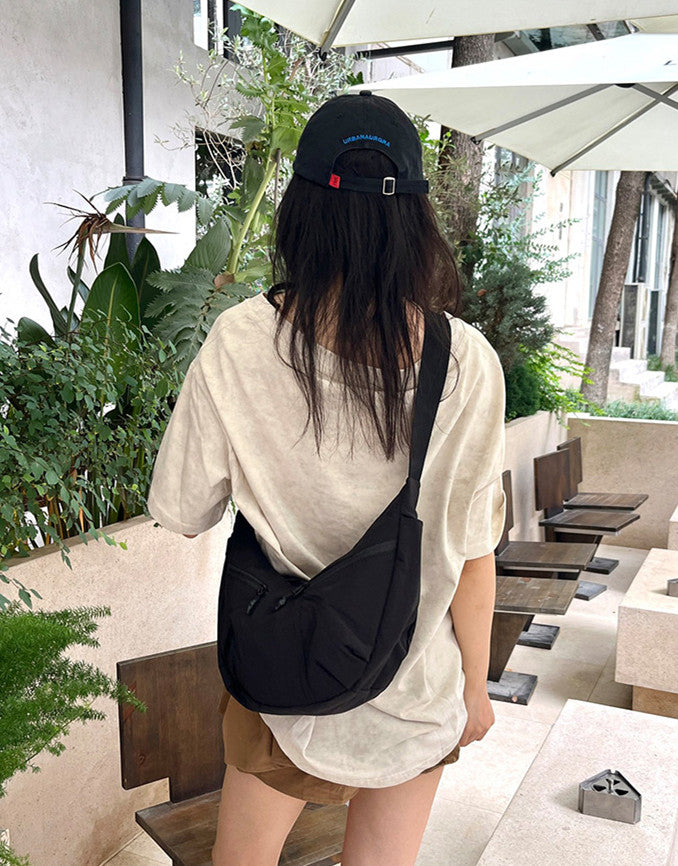 Large capacity crossbody bag for carrying everyday items