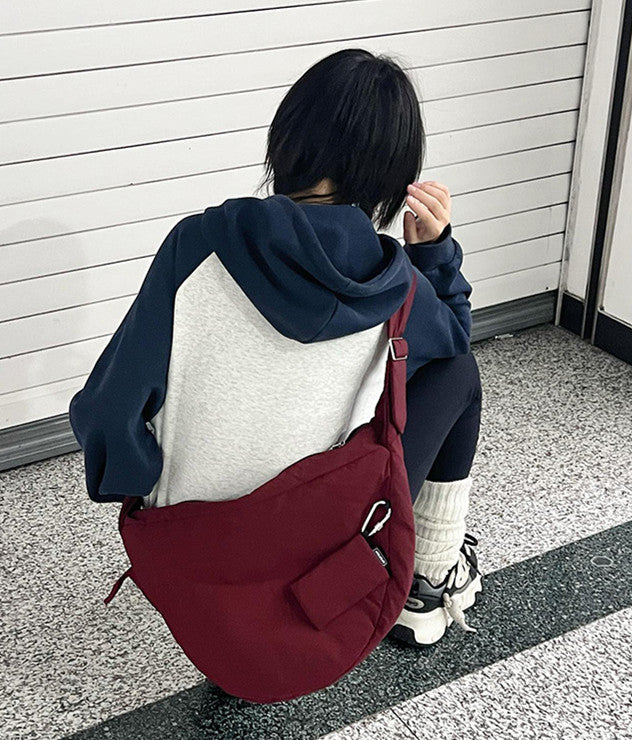 Everyday shoulder bag for carrying personal essentials