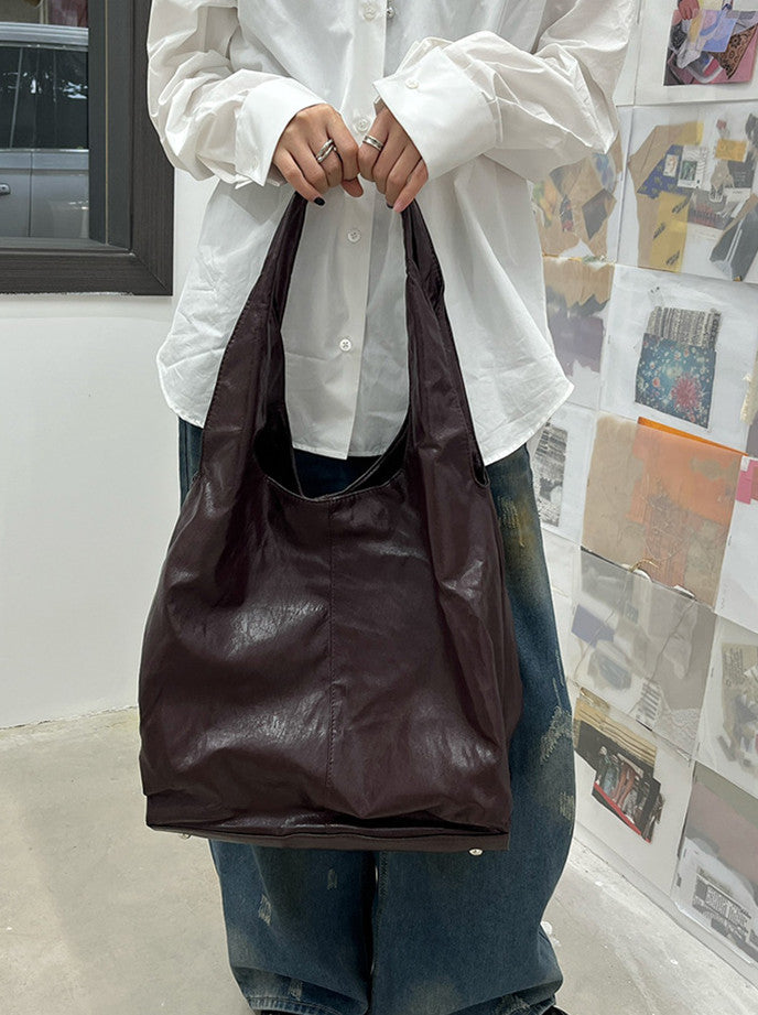Soft tote bag for carrying daily essentials