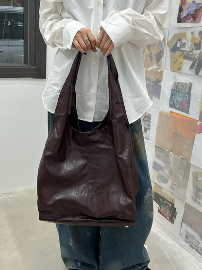 Soft tote bag for carrying daily essentials